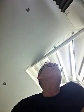 DarrenSullivanSlut online show from March 18, 2025, 9:01 am