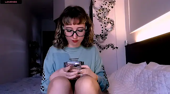 Snapshot of Cosmo_Riri chatting on December 24, 2024, 7:06 am Cosmo Riri online show from December 24, 2024, 7:06 am