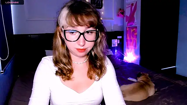 Snapshot of Cosmo_Riri chatting on September 20, 2025, 4:17 am Cosmo Riri online show from September 20, 2025, 4:17 am