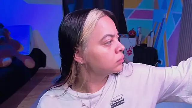 Cuttiealice online show from November 1, 2025, 12:43 pm