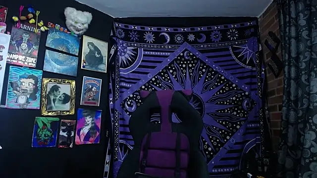 Snapshot of Yourmadame_P chatting on December 18, 2025, 12:27 am Yourmadame P online show from December 18, 2025, 12:27 am