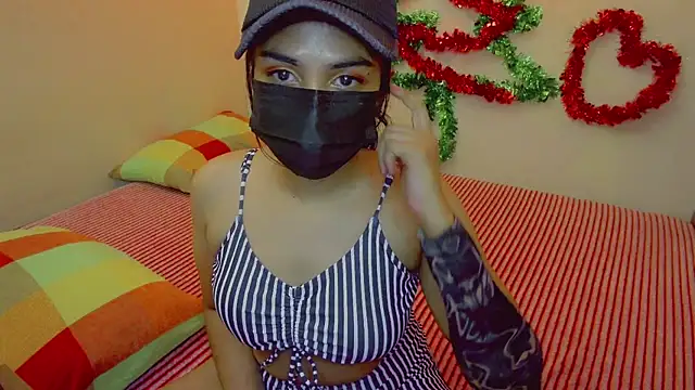 Snapshot of Kiara-Tanvi chatting on December 23, 2024, 4:28 pm Kiara-Tanvi online show from December 23, 2024, 4:28 pm