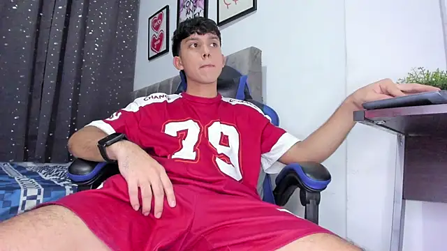 Snapshot of The_skinnyguys chatting on November 17, 2025, 10:25 pm The skinnyguys online show from November 17, 2025, 10:25 pm