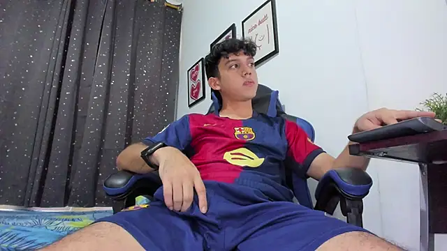 Snapshot of The_skinnyguys chatting on October 17, 2025, 9:49 pm The skinnyguys online show from October 17, 2025, 9:49 pm