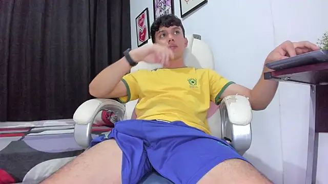 Snapshot of The_skinnyguys chatting on September 17, 2025, 10:01 pm The skinnyguys online show from September 17, 2025, 10:01 pm