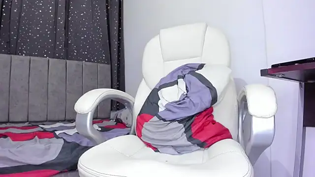 Snapshot of The_skinnyguys chatting on February 3, 2025, 11:15 pm The skinnyguys online show from February 3, 2025, 11:15 pm