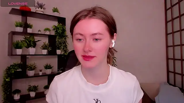 KateCuddle online show from March 31, 2026, 2:46 am