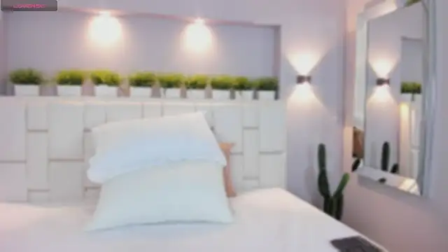 Snapshot of ValeriaGarcia chatting on February 11, 2026, 12:16 pm ValeriaGarcia online show from February 11, 2026, 12:16 pm