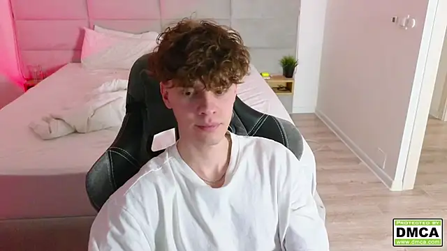 Snapshot of cute_thomas chatting on February 5, 2025, 3:34 am cute thomas online show from February 5, 2025, 3:34 am