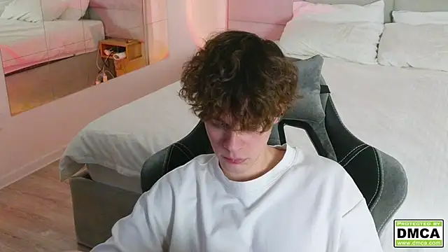 Snapshot of cute_thomas chatting on December 16, 2024, 3:08 am cute thomas online show from December 16, 2024, 3:08 am