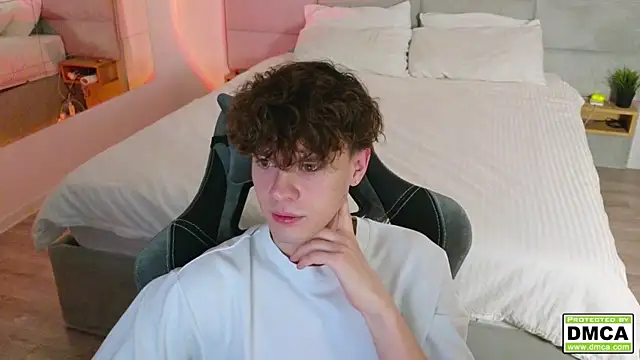 Snapshot of cute_thomas chatting on December 16, 2024, 12:04 am cute thomas online show from December 16, 2024, 12:04 am