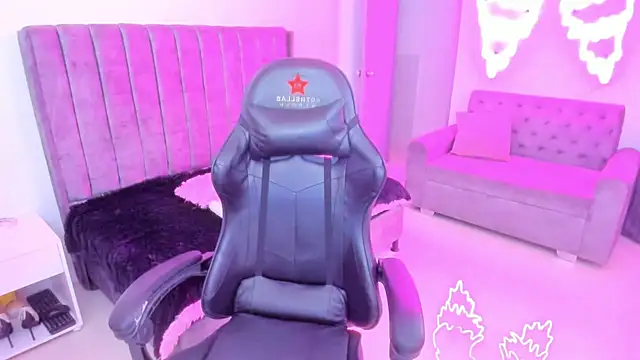 xiomara  cortes online show from November 7, 2025, 7:07 pm