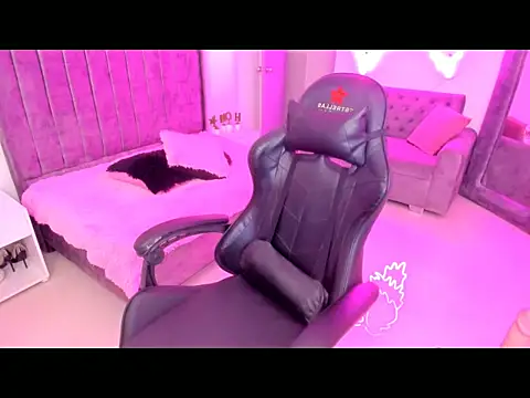 xiomara  cortes online show from October 16, 2025, 7:55 pm