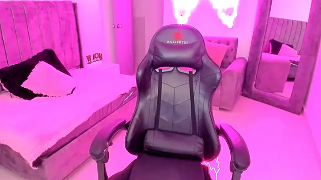 xiomara  cortes online show from September 25, 2025, 7:31 pm