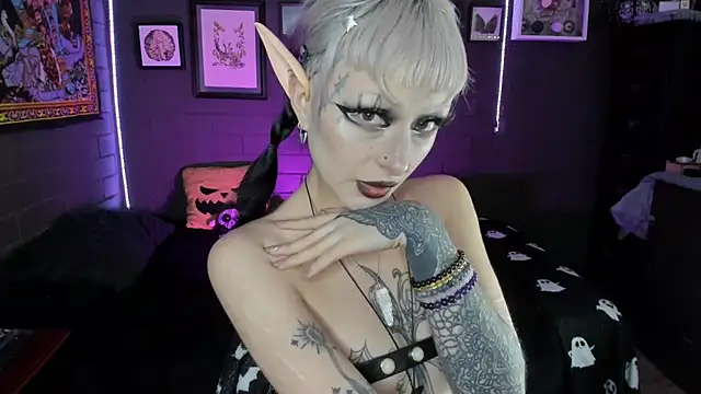 Snapshot of insania_9999_ chatting on December 1, 2025, 4:30 pm insania 9999 online show from December 1, 2025, 4:30 pm