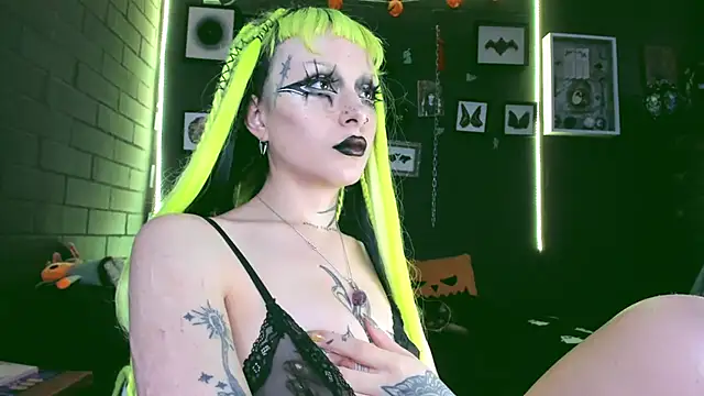 Snapshot of insania_9999_ chatting on February 17, 2025, 8:49 pm insania 9999 online show from February 17, 2025, 8:49 pm