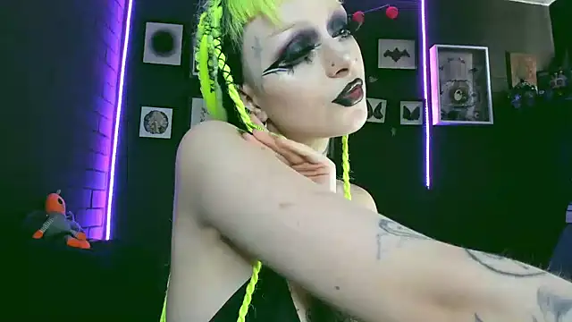 Snapshot of insania_9999_ chatting on February 6, 2025, 6:13 pm insania 9999 online show from February 6, 2025, 6:13 pm