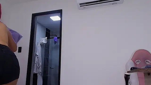 Snapshot of celeste_sea chatting on November 5, 2025, 7:17 pm celeste sea online show from November 5, 2025, 7:17 pm