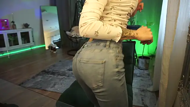 Snapshot of LaraPunkt chatting on January 7, 2026, 10:53 am LaraPunkt online show from January 7, 2026, 10:53 am