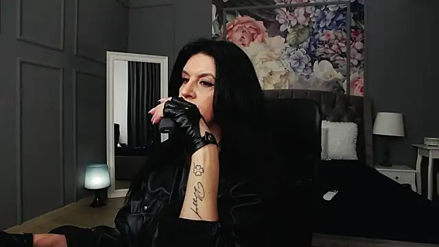 DomMelissaW online show from February 25, 2025, 9:58 pm