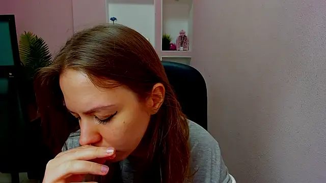 Persephoni online show from November 17, 2025, 1:26 pm