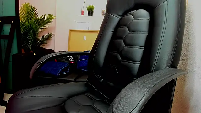 Persephoni online show from March 9, 2025, 8:51 am