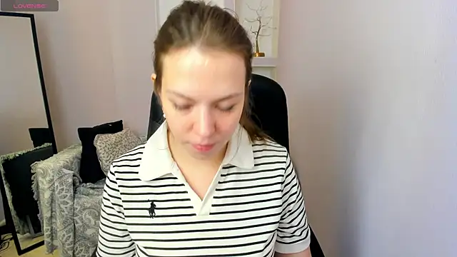 Snapshot of Persephoni chatting on July 19, 2026, 5:38 am Persephoni online show from July 19, 2026, 5:38 am