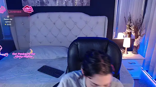 Snapshot of LiaVillalobos chatting on December 2, 2025, 2:19 pm LiaVillalobos online show from December 2, 2025, 2:19 pm