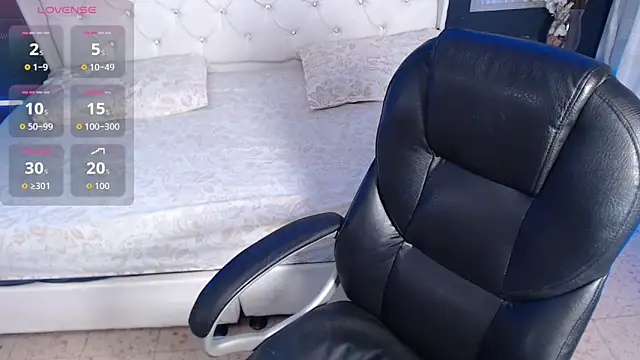 Snapshot of LiaVillalobos chatting on September 27, 2025, 12:33 pm LiaVillalobos online show from September 27, 2025, 12:33 pm