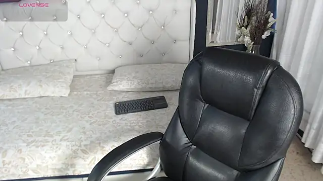 Snapshot of LiaVillalobos chatting on September 25, 2025, 11:16 am LiaVillalobos online show from September 25, 2025, 11:16 am