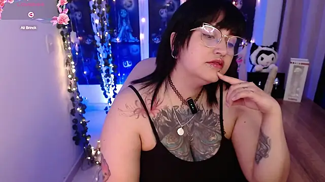  Ali Brinck  online show from December 12, 2024, 11:58 pm