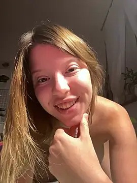 kimczii online show from March 19, 2025, 6:57 am