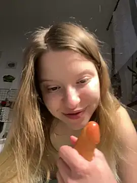 Snapshot of kimczii chatting on May 4, 2026, 10:51 am kimczii online show from May 4, 2026, 10:51 am