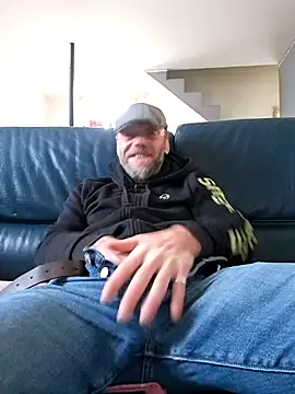 Snapshot of eddouxxx78 chatting on January 6, 2025, 10:57 am eddouxxx78 online show from January 6, 2025, 10:57 am