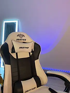 julia fly online show from March 19, 2026, 9:42 am