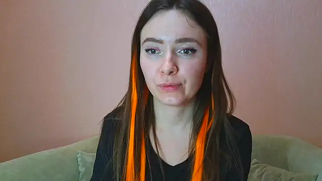 Snapshot of ___Emily___ chatting on December 21, 2025, 9:04 pm Emily online show from December 21, 2025, 9:04 pm