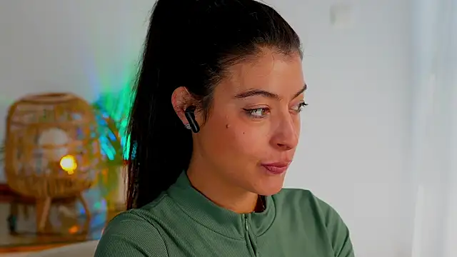 Snapshot of anabelcurvy chatting on December 18, 2025, 2:10 pm anabelcurvy online show from December 18, 2025, 2:10 pm