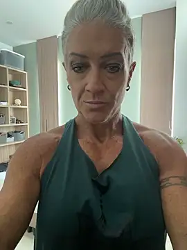 Snapshot of Devon2020 chatting on April 15, 2026, 7:14 am Devon2020 online show from April 15, 2026, 7:14 am