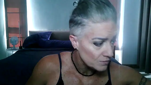 Snapshot of Devon2020 chatting on December 4, 2025, 7:40 am Devon2020 online show from December 4, 2025, 7:40 am