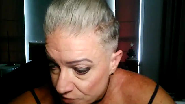 Snapshot of Devon2020 chatting on December 16, 2025, 9:57 am Devon2020 online show from December 16, 2025, 9:57 am