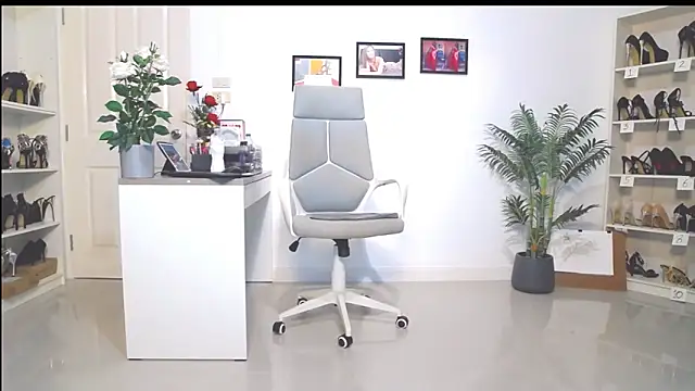 Snapshot of Hotbeebee chatting on March 9, 2025, 3:54 am Hotbeebee online show from March 9, 2025, 3:54 am