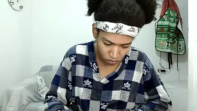 angelamarie1 online show from November 4, 2025, 9:40 pm