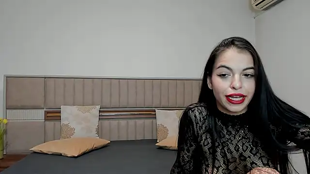 Snapshot of Sierra_Halle chatting on February 12, 2026, 9:47 pm Sierra Halle online show from February 12, 2026, 9:47 pm