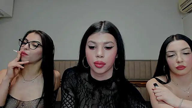 Snapshot of Sierra_Halle chatting on January 16, 2026, 8:24 pm Sierra Halle online show from January 16, 2026, 8:24 pm