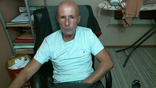 olibrius71 online show from November 8, 2025, 5:38 pm