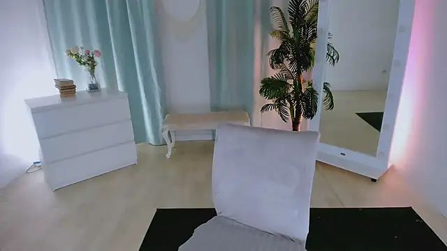 Karinella x online show from June 17, 2026, 12:15 pm