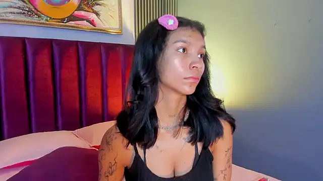 Snapshot of LauraAristizabal chatting on November 28, 2025, 12:27 pm LauraAristizabal online show from November 28, 2025, 12:27 pm