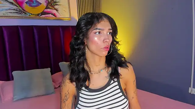 Snapshot of LauraAristizabal chatting on April 10, 2026, 12:01 pm LauraAristizabal online show from April 10, 2026, 12:01 pm