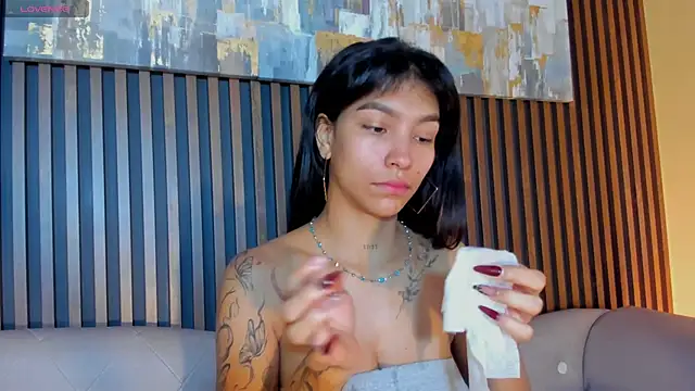 Snapshot of LauraAristizabal chatting on November 9, 2025, 12:42 pm LauraAristizabal online show from November 9, 2025, 12:42 pm