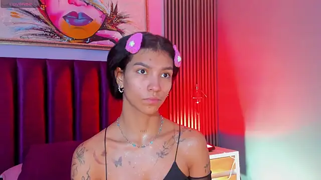 Snapshot of LauraAristizabal chatting on November 30, 2025, 12:39 pm LauraAristizabal online show from November 30, 2025, 12:39 pm